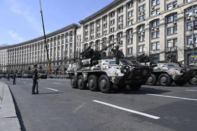 Провал декоммунизации: Украинский журналист заявил о «зраде» на военном параде