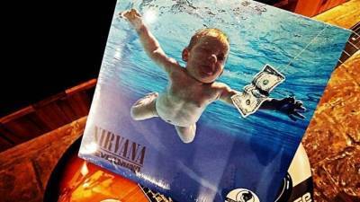«Малыш» с обложки альбома Nirvana подает в суд на группу за сексуальную эксплуатацию
