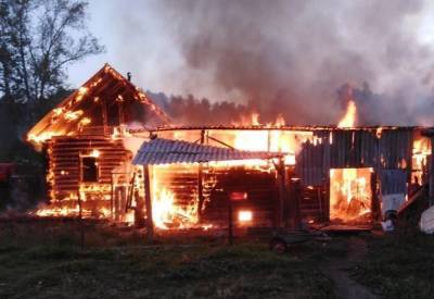 В южноуральском поселке сгорел дом. Хозяева подозревают в поджоге соседей