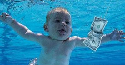 Младенец с обложки альбома Nevermind подал в суд на оставшихся в живых музыкантов Nirvana
