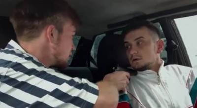 Чувашские блогеры сняли юмористический ролик про таксиста, который даже под дулом пистолета отказался ехать в Новочебоксарск