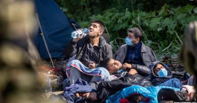 Беларусь вынудила десятки афганцев жить на границе с Польшей и не подпускает к ним гуманитарную помощь