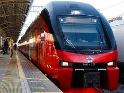 Двухэтажный поезд появился на Московском центральном кольце (фото)