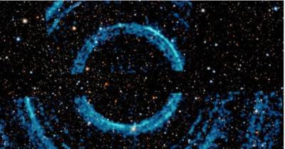 NASA опубликовало снимки гигантских колец вокруг черной дыры