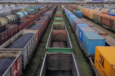 На границе Ростовской области с Украиной заметили движение 35 поездов