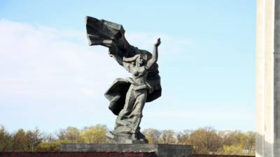 Латышские националисты воодушевлены «победой» над памятником генералу Якунину