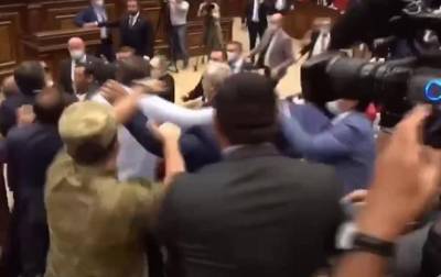 В парламенте Армении произошли две драки
