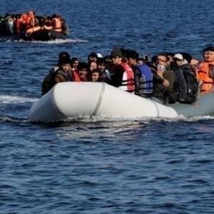 У британского побережья перехватили 30 лодок с нелегалами