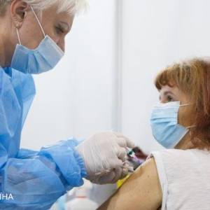 Эффективность РНК-вакцин от коронавируса снизилась после распространения штамма «Дельта»