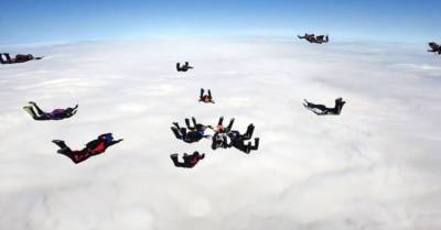 Лиепайские парашютисты установили новый рекорд Латвии