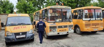 Сотрудники ГИБДД Рыбновского района проверяют состояние школьных автобусов