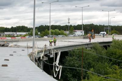 Мэрия Екатеринбурга объявила, когда частично откроют мост на улице Луганской