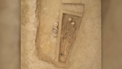 Вечные объятия: В Китае нашли древнюю могилу с влюбленной парой