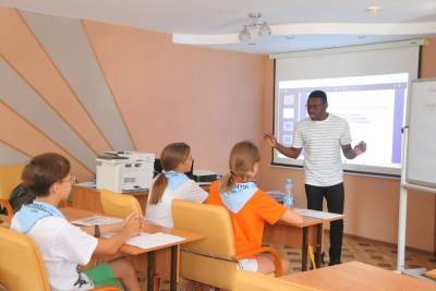 В Белгородском лагере дети учат английский с носителями языка