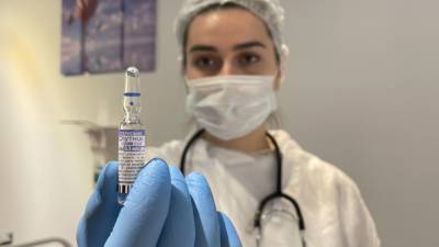 Врач-инфекционист назвал ближайшие недели лучшим периодом для вакцинации от COVID-19