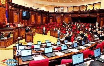 Айк Саркисян - Ваге Акопян - В парламенте Армении произошли две потасовки за один день - charter97.org - Армения - Белоруссия