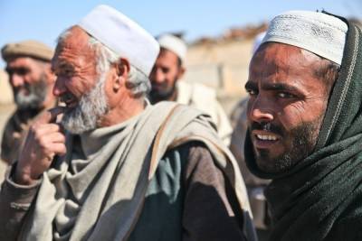 Афганские беженцы спустились в канализацию, спасаясь от талибов