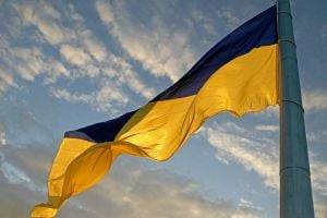 Украинская студентка попала в скандал, призвав сжечь национальные флаги. ВИДЕО