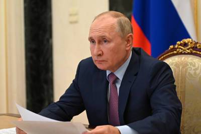 Путин заявил о необходимости совершенствования системы оплаты труда педагогов