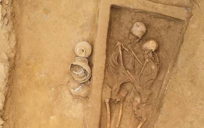 В Китае нашли останки влюбленной пары, которой полторы тысячи лет