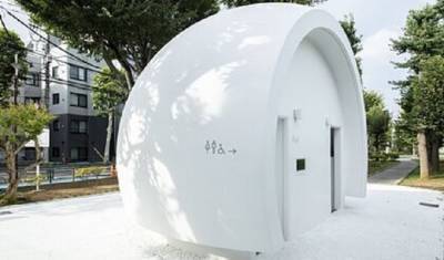 В Японии установили «приветливый туалет»