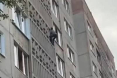 Мужчина залез на шестой этаж и прошмыгнул в окно: кадры с украинским человеком-пауком