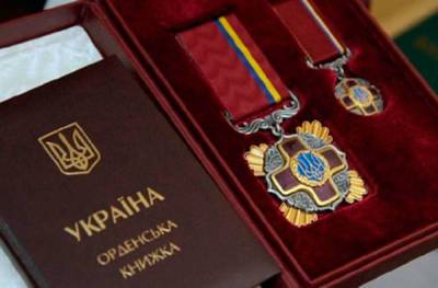 Одесский детский врач получил орден из рук Зеленского