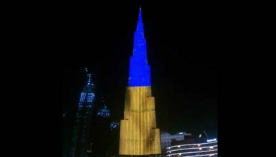 Самый высокий в мире небоскреб подсветили сине-желтыми цветами (ВИДЕО)
