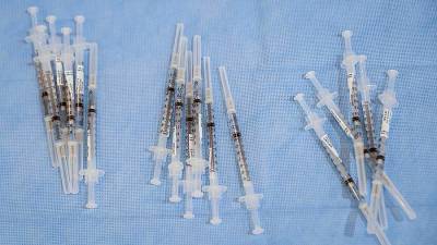 В Колумбии мужчине семь раз сделали прививку от коронавируса