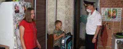 Сотрудники ГУ МВД по НСО посетили двух школьников перед началом учебного года