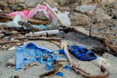 Огромную свалку отходов нашли под Колпино