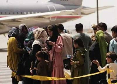 В Кабуле люди штурмуют аэропорт, талибы открыли стрельбу