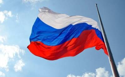 Власти России планируют ввести в школах традицию подъема флага