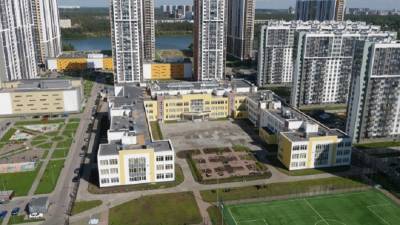 В Петербурге достроили самую большую городскую школу