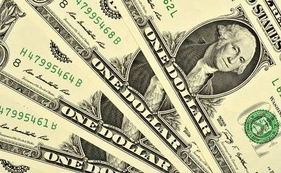 Эксперт объяснил странные «зигзаги» курса доллара