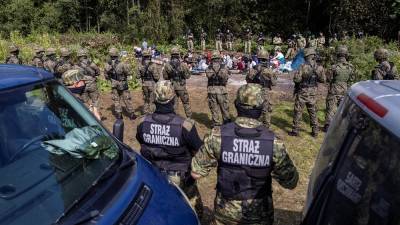Варшава и Минск спорят о гуманитарном конвое для беженцев на границе