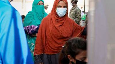 Талибы запретили афганским женщинам выходить из дома