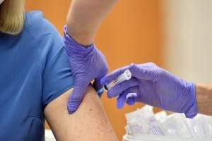 Учителей в Ивано-Франковске начинают премировать деньгами за вакцинацию
