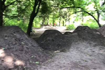 Украинцы превратили старое еврейское кладбище в велопарк