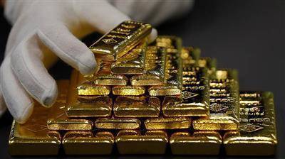 Золото дешевеет более чем на 1% в рамках коррекции