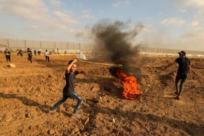 Около тысячи жителей сектора Газы проводят демонстрации у забора безопасности