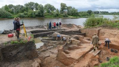 На Рюриковом городище в Новгороде раскопали основание крепости IX века