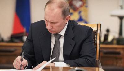 Путин подписал указ, разрешающий чиновникам иметь иностранное гражданство, если они не могут от него отказаться