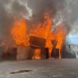 В Виннице произошел масштабный пожар на мебельном складе. Фото. Видео