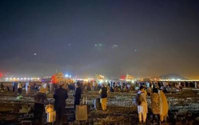 Более 10 тысяч человек ожидают эвакуации в аэропорту Кабула