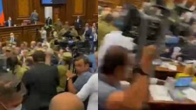 В парламенте Армении депутаты второй день подряд устроили массовую драку