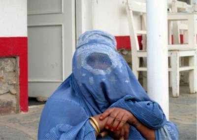 Талибан запретил женщинам появляться на улице и мира