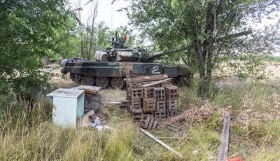 Боевой танк обнаружили на свалке в России