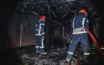 На Позняках в Киеве масштабно горит частный дом