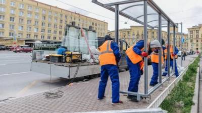 Почти 160 стеклянных остановочных павильонов установят в Петербурге